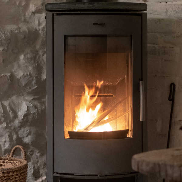 Kaminofen mit Feuer