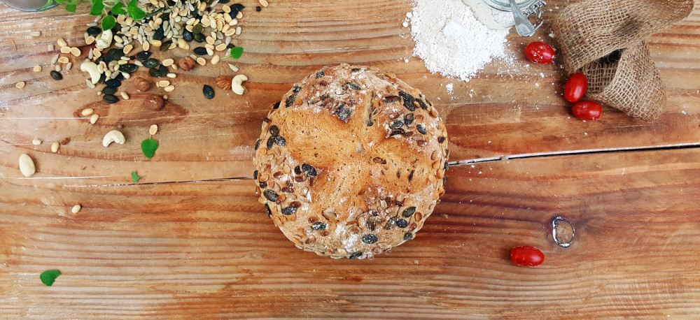 Kernbeißer Brot backen auf Brotbackstein