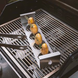 Rosmarin-Kartoffeln grillen im Kartoffelhalter aus Edelstahl von Schamotte-Shop.de auf dem Gasgrill