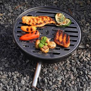 Grillgut grillt auf rundem Grillrost nach Maß aus Stahl 10-80 cm im Garten