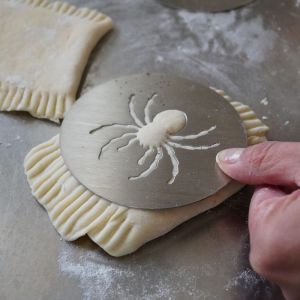 Halloween Brot- und Kakaoschablone Spinne aus Edelstahl zum Verzieren von Gebäck, Kuchen und Brot