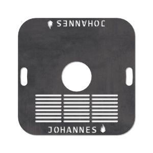 Feuerplatte mit integriertem Rost quadratisch 78 x 78 cm mit Wunschname Design 3 Schamotte-Shop.de 