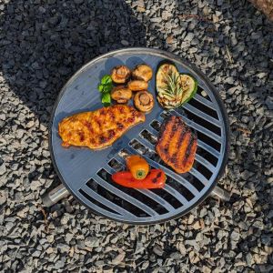 Gegrilltes Grillgut auf Multi-Grillrost Ø 30 bis Ø 70 cm von Schamotte-Shop.de im Kugelgrill
