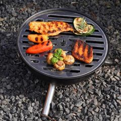 Grillgut grillt auf rundem Grillrost nach Maß aus Stahl 10-80 cm im Garten