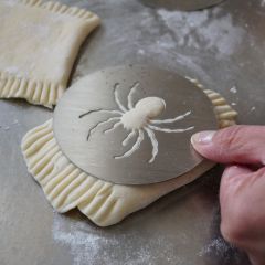 Halloween Brot- und Kakaoschablone Spinne aus Edelstahl zum Verzieren von Gebäck, Kuchen und Brot
