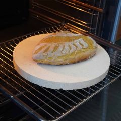 Kurkuma Brot mit Brotbackstein rund Ø 34 x 3 cm von Schamotte-Shop.de auf Rost