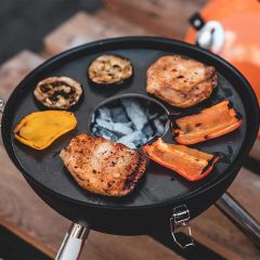 Grillring Ø 44,5 cm für 47er Kugelgrill von Schamotte-Shop.de mit Grillfleisch und gegrillter Paprika