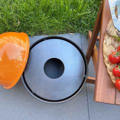 Grillring Ø 64,5 cm für 67er Kugelgrill von Schamotte-Shop.de mit Deckel auf Terrasse