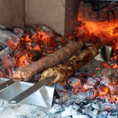 Kebab grillt auf Kebab Grill Spießen aus Edelstahl 60 cm im Pizzaofen