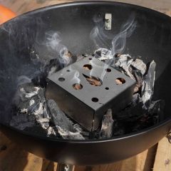Räuchernde Räucherbox 9 x 9 cm von Schamotte-Shop.de im Kugelgrill