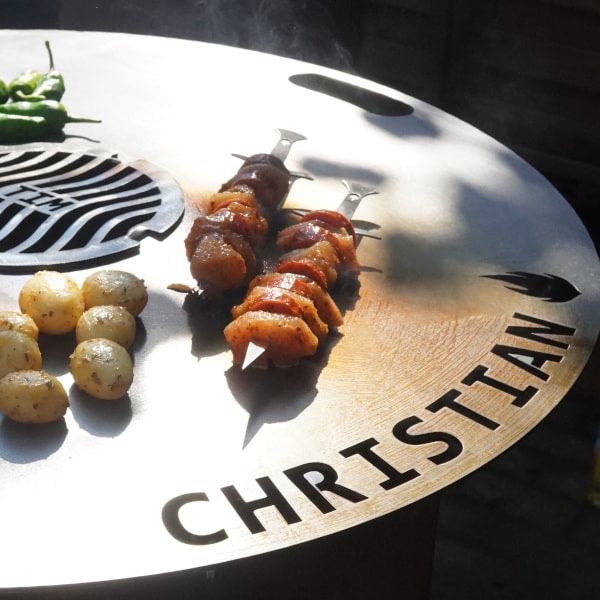 Feuerplatte mit Namen Christian mit Grillgut