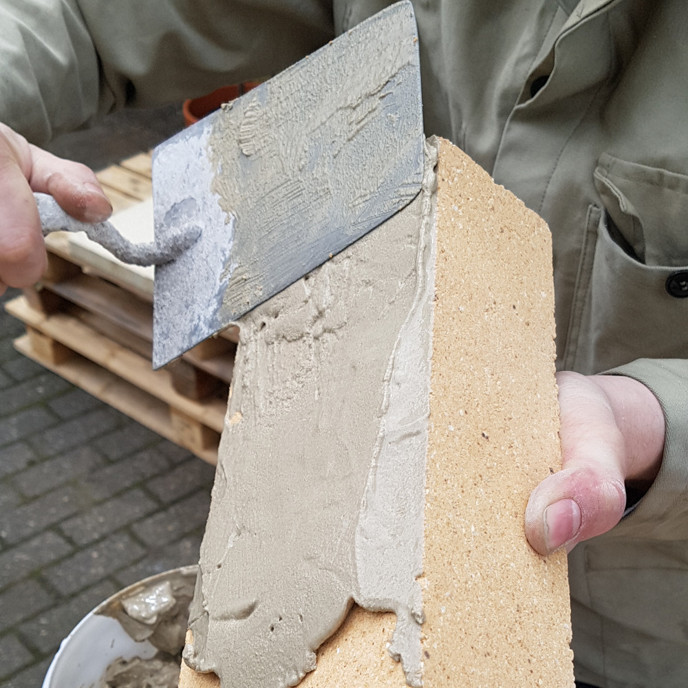 Grill bauen: ICF-Spezialmörtel verarbeiten