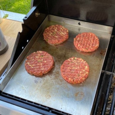 Grillen mit der Plancha: Hamburger Patty