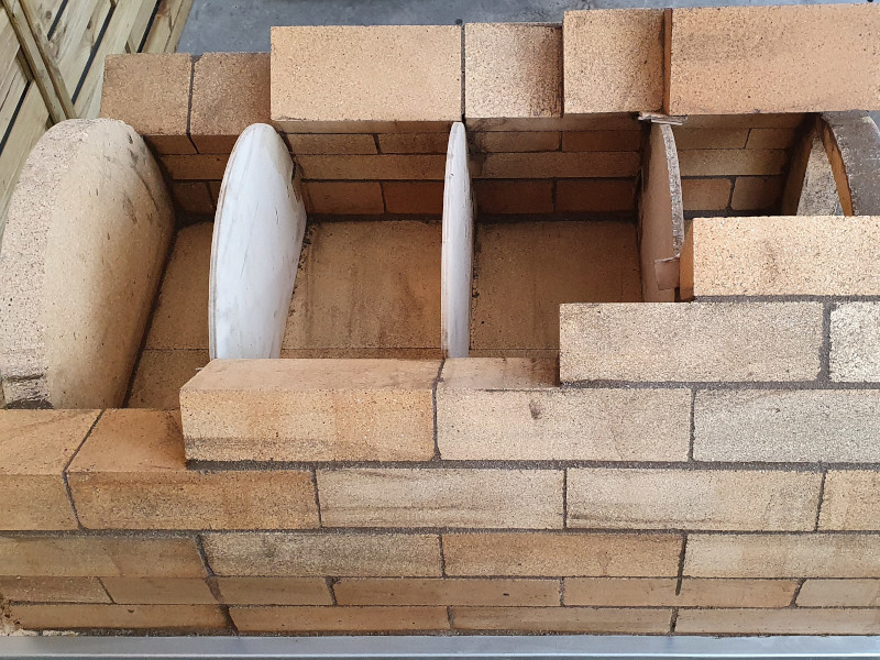 Rundbogen des Pizzaofens diagonal bauen
