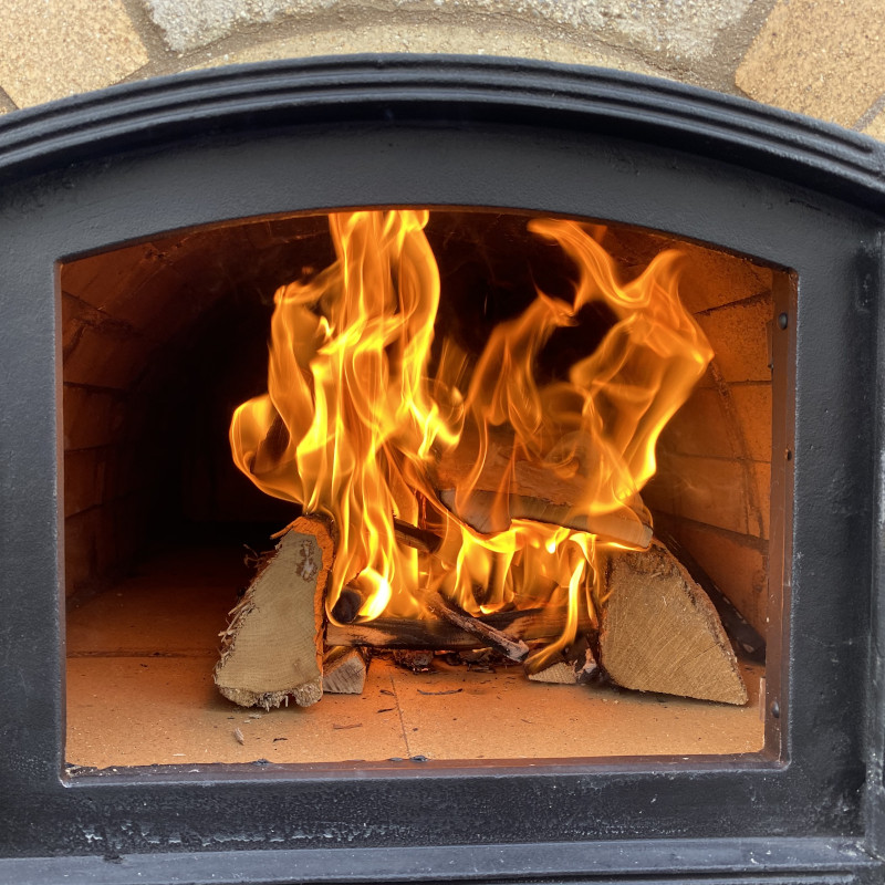 Pizzaofen anfeuern nach Bau