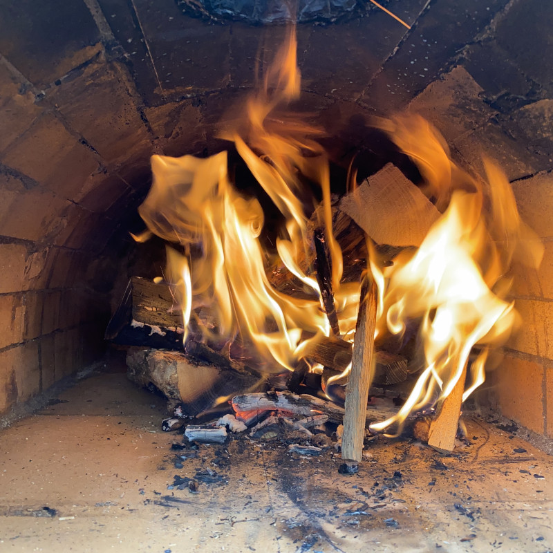 Pizzaofen anfeuern