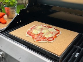 Pizzasteine mit Edelstahlrahmen für den Grill