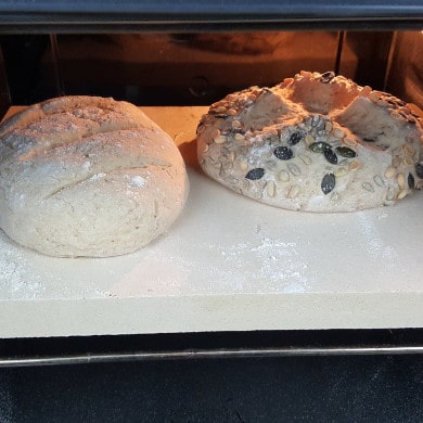 Brot auf Brotbackstein backen