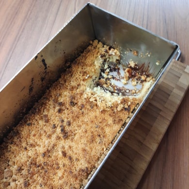 Birnen-Schoko-Crumble in der Kastenform im Pizzaofen