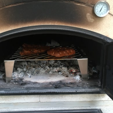 Pizzaofen-Zubehör: Grillen auf dem Grillrost für den Pizzaofen