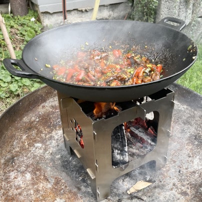 Testbericht: BlazeBox Stove Mini - Gemüse Gonbao zubereiten