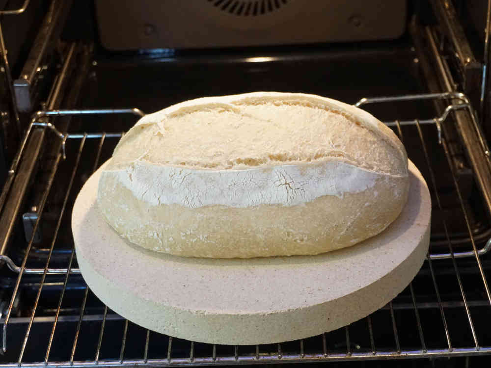 Runder Brotbackstein aus Schamotte im Produkttest