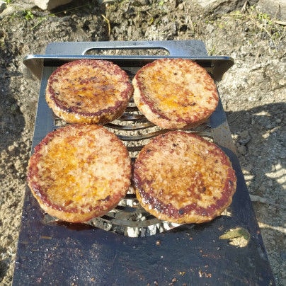 Testbericht der Feuerplatte to go: Gebratene Burger