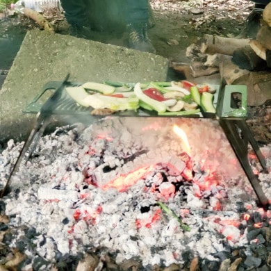 Testbericht: Grillen auf der Feuerplatte to go im Zeltlager