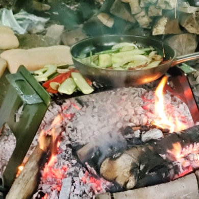 Testbericht: Kochen auf der Feuerplatte to go im Zeltlager