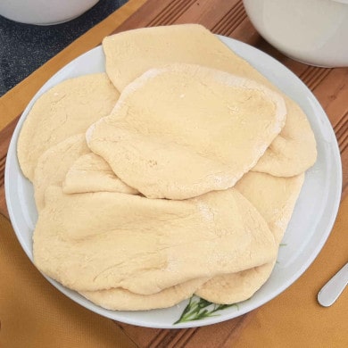 Produkttest: Pizzaofen-Zubehör - Teig für Naan Brot