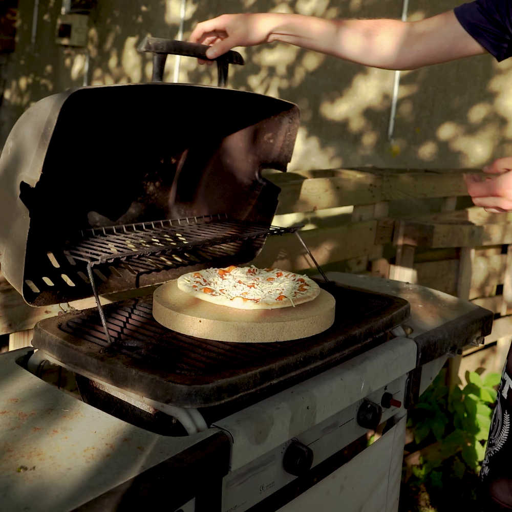 Pizzastein für den Grill im Produkttest