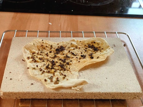 Test: Pizzabrot auf Pizzastein im Minibackofen backen