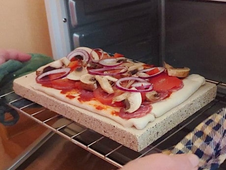 Test: Pizza auf Pizzastein im Minibackofen backen