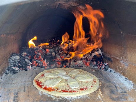 Die perfekte Pizza im Pizzaofen backen