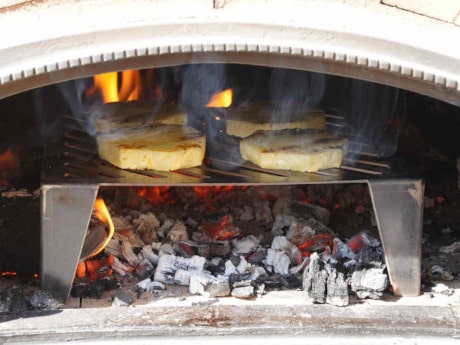 Gegrillte Ananas im Pizzaofen