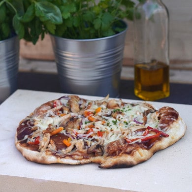 Rezept: Pulled Pork Pizza für Pizzastein & Pizzaofen