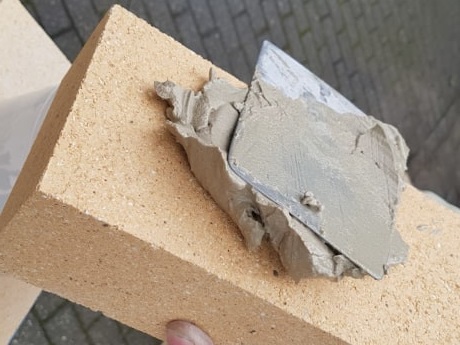Grill bauen: ICF-Spezialmörtel verarbeiten