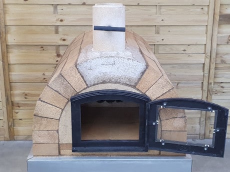 Gebauten Pizzaofen trocknen lassen