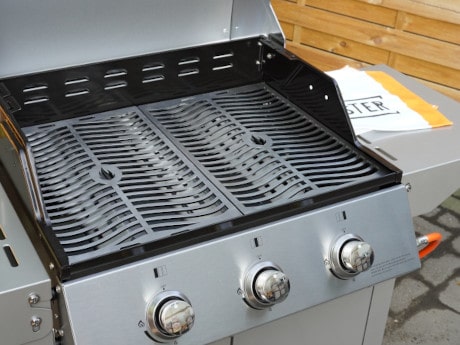 Gasgrill mit Deckel