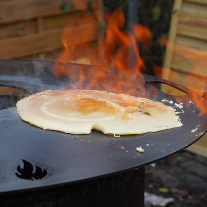 Crepes Suzette auf der Feuerplatte