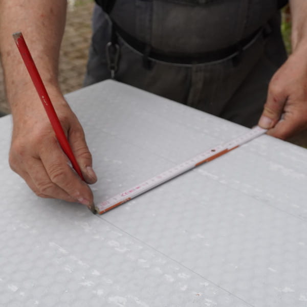 Calcium Silikat Platte Maß anzeichnen