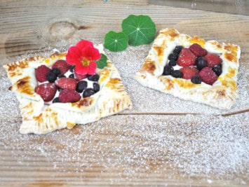 Rezept für Beerendessert auf dem Pizzastein backen