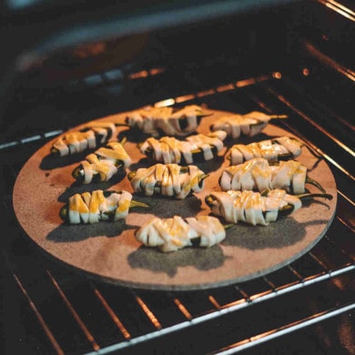 Halloween-Rezept: Mumien auf Pizzastein backen