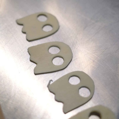 Käse-Gespenster für die Mini-Pizzen