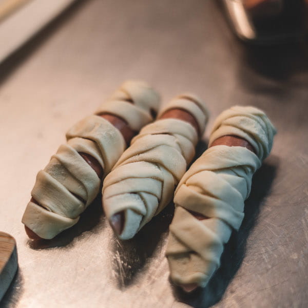 3 Würstchen zu einer Mumie gewickelt