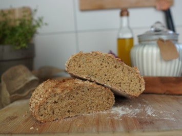 Rezept für ein Haselnussbrot vom Brotbackstein