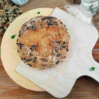 Kernbeißer Brot auf Brotbackstein