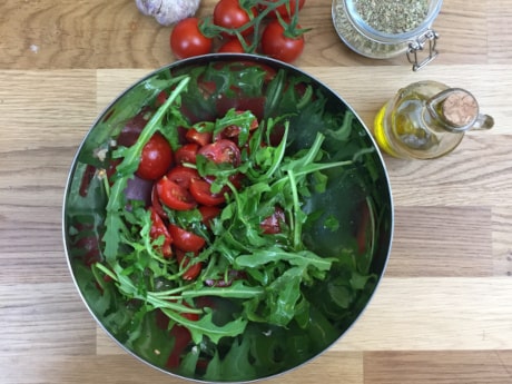 Rezept: Pizza Rucola auf Pizzastein backen