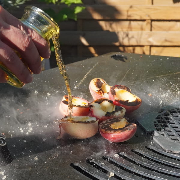 Pfirsische mit Wodka übergießen