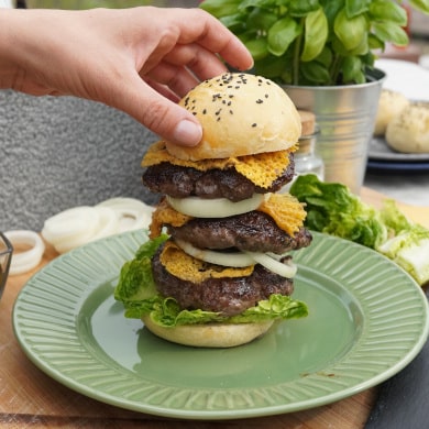 Giant Chili Cheese Burger belegen